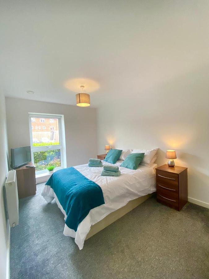 2 Double Beds Or 4 Singles, 2 Bathrooms, Free Parking, Smart Tv'S, Close To Gunwharf Quays, Beach & Historic Dockyard Portsmouth Bagian luar foto
