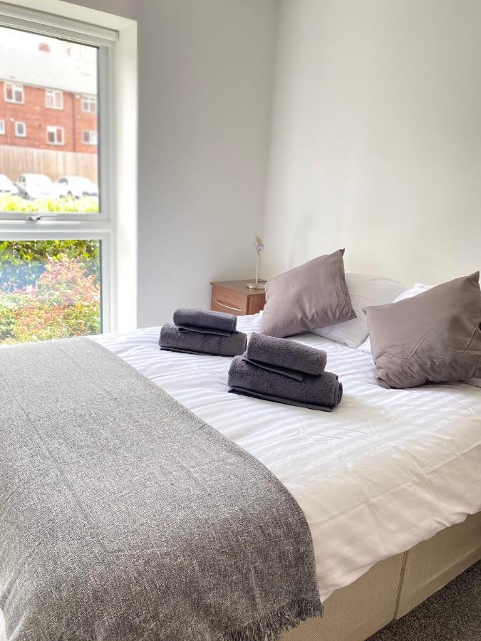 2 Double Beds Or 4 Singles, 2 Bathrooms, Free Parking, Smart Tv'S, Close To Gunwharf Quays, Beach & Historic Dockyard Portsmouth Bagian luar foto